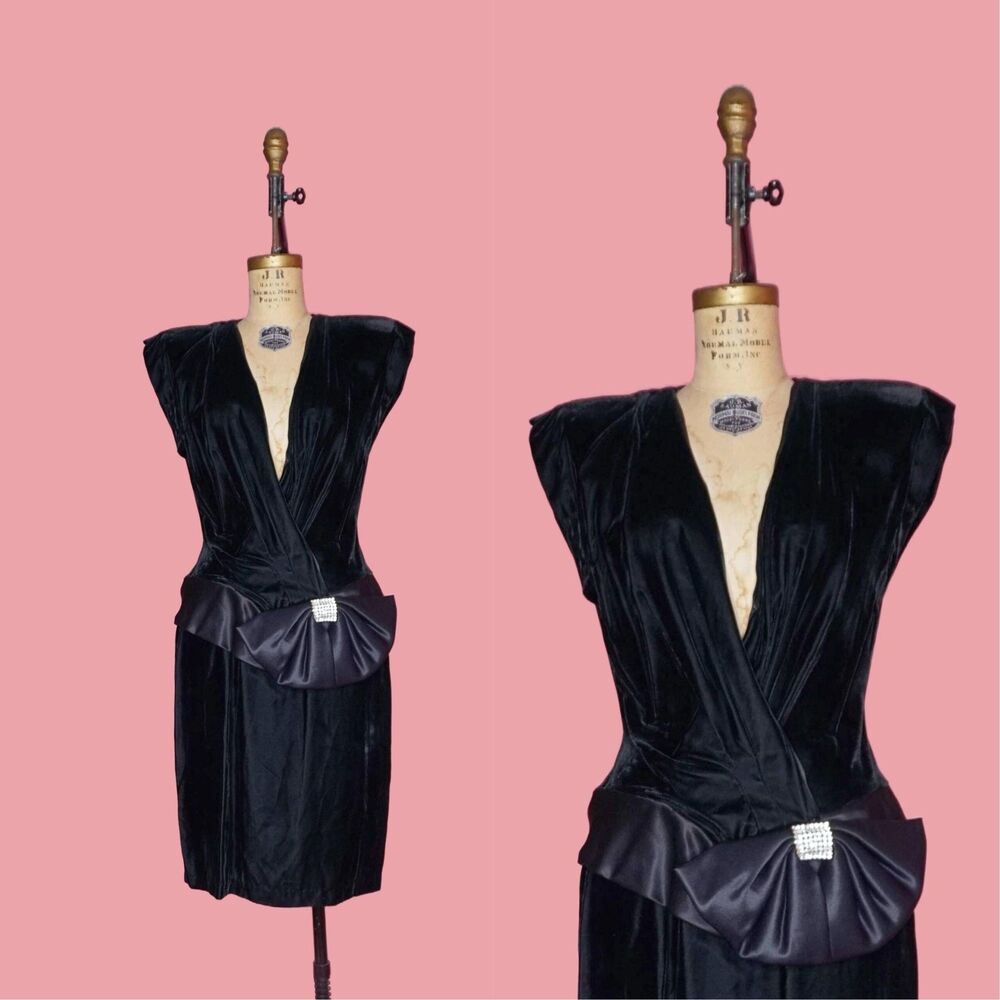 1980s CLIMAX by DAVID HOWARD Drop Waist Velvet Plunge W/Large Satin Bow. S-M